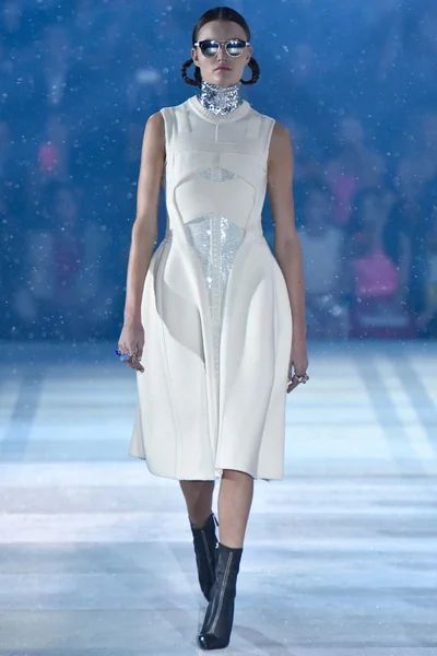 Look 18